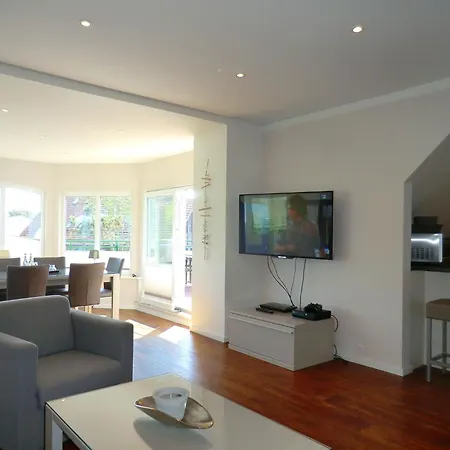 Luxus-penthouse Am Strand, Mit Traum-meerblick, Dachterrasse Und Sauna Apartmán